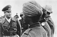 220px-Bundesarchiv_Bild_183-J16796,_Rommel_mit_Soldaten_der_Legion__Freies_Indien_.jpg