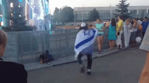 israel-man-dancing-at-park-iueyi2uv07sihpvw.gif