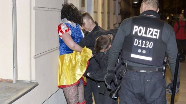A drunk British tourist dressed as Snow White got arrested in Berlin today  because he refused to pay the cab fare : r/berlin