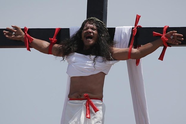 christians-in-the-philippines-literally-crucify-t-2-19860-1397852577-23_dblbig.jpg