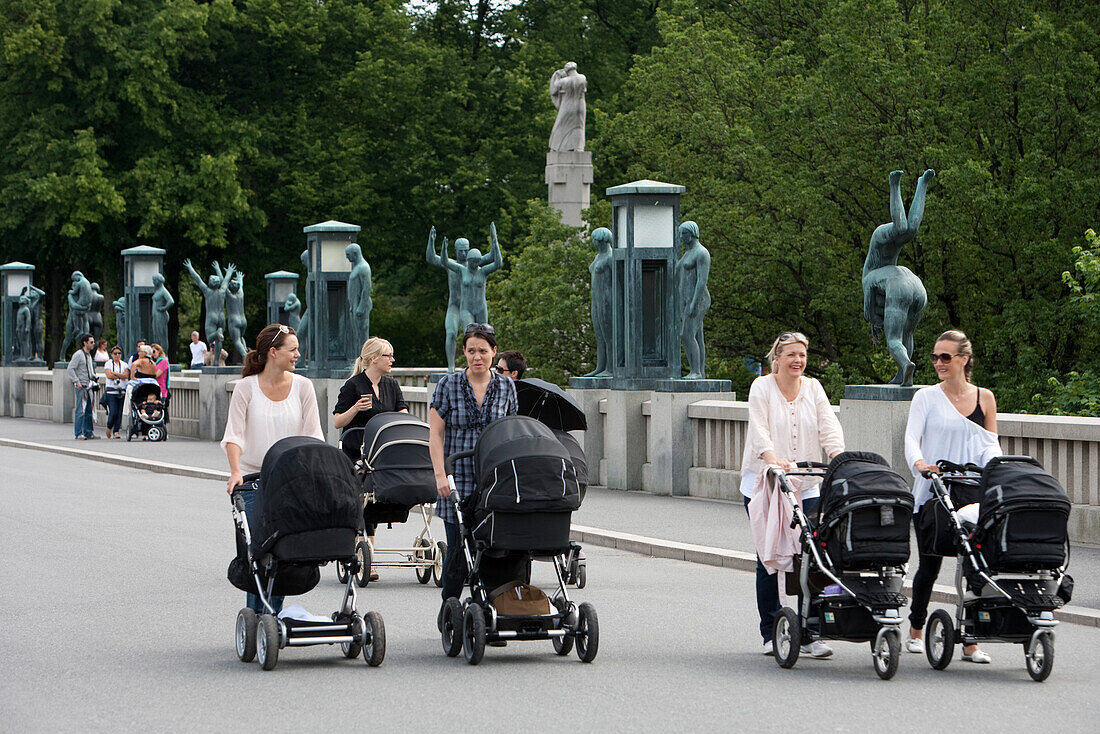 70366631-Women-pushing-prams-baby-stollers-past-bronze-sculptures-by-artist-Gustav-Vigeland-in-Vigeland-Park-Oslo-Oslo.jpg