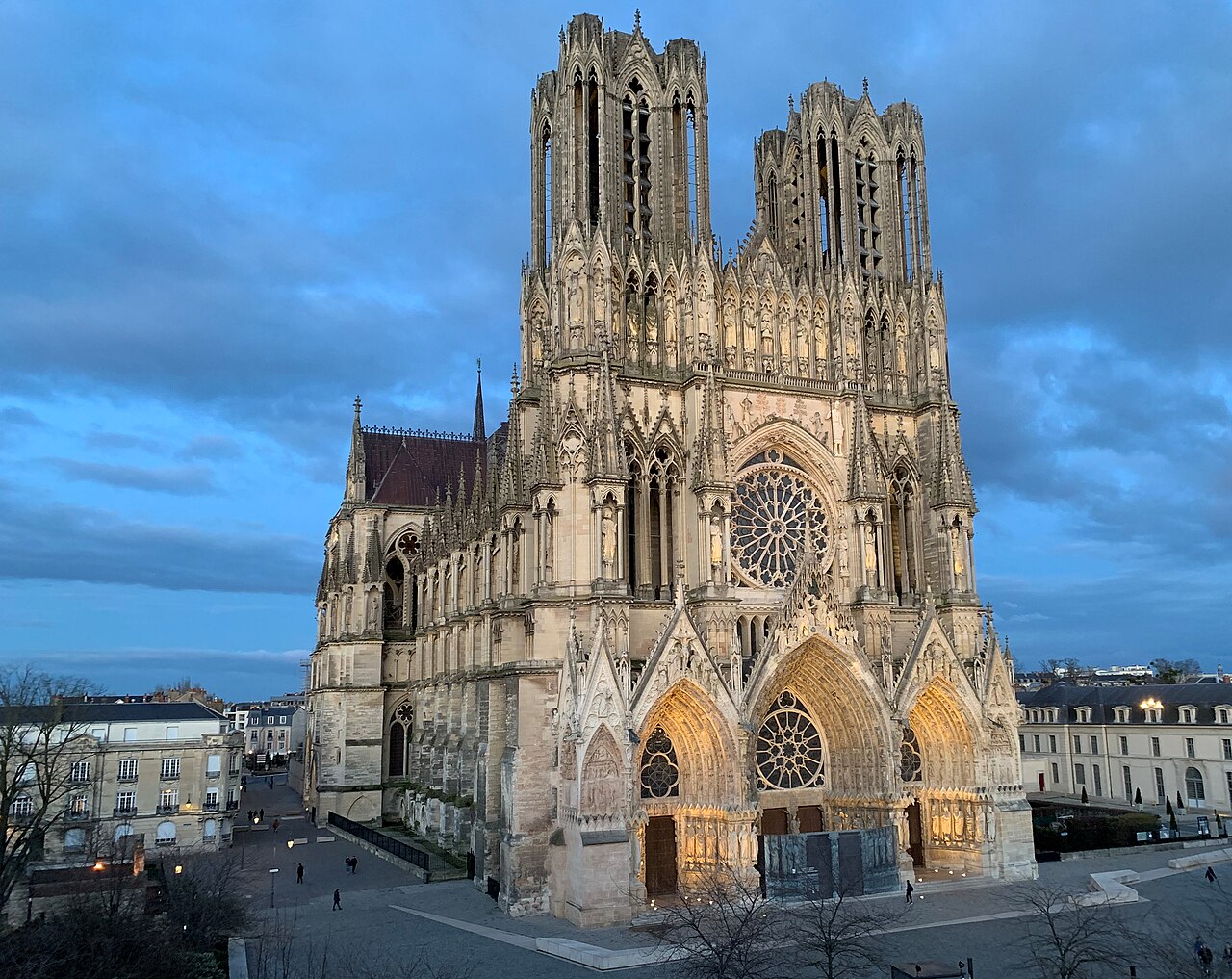 1280px-Cathedrale_notre_dame_reims_2023_03.jpg